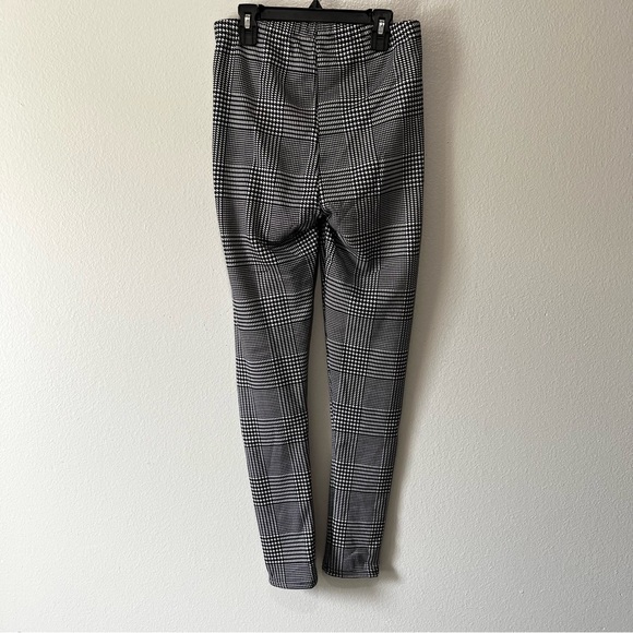 JUST COZY- NWT High Rise Black and White Printed Fleece Lined Leggings Size M/L - Picture 3 of 4